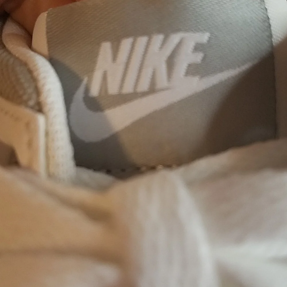 Nike white/metallic b30 - Picture 10 of 12